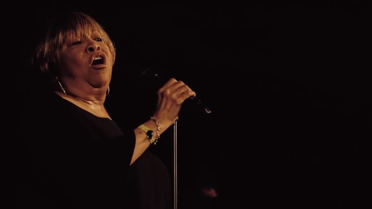 Mavis Staples Performs ‘Love And Trust’ Live In London