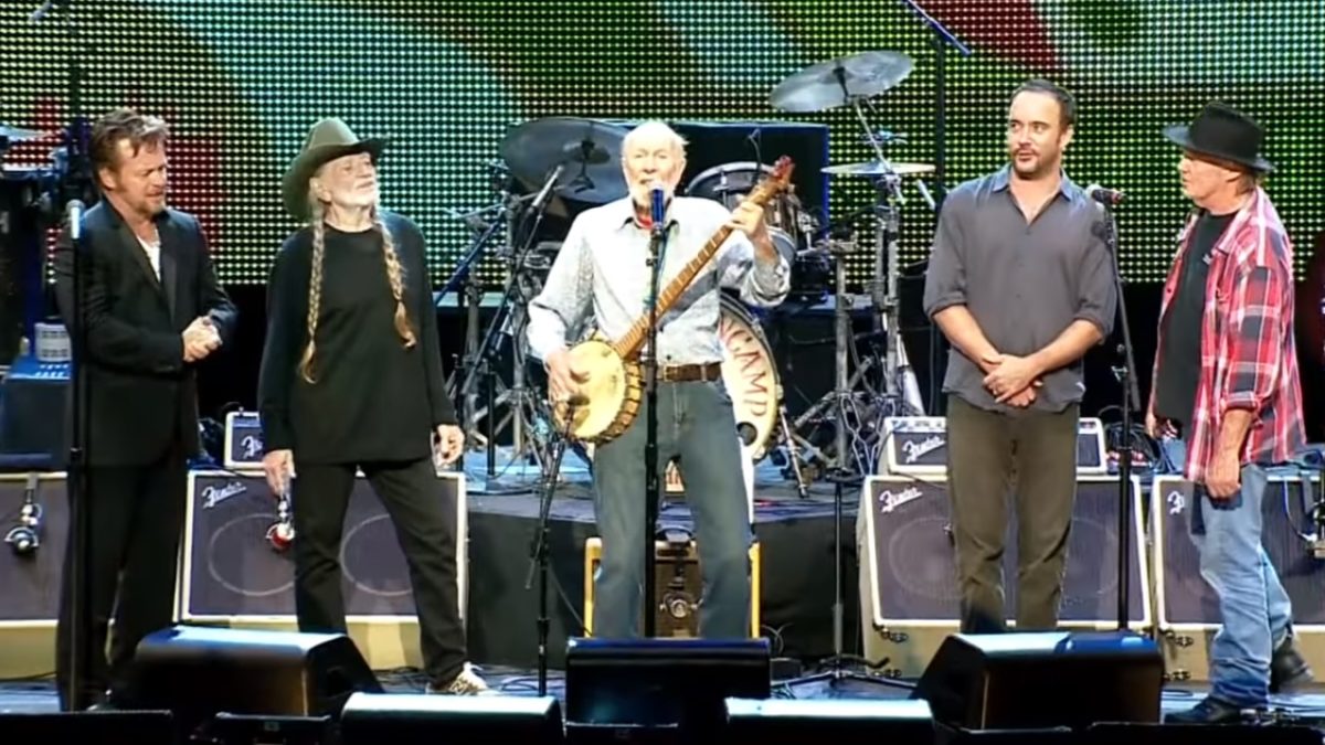 Remembering Pete Seeger: Farm Aid 2013 Performance