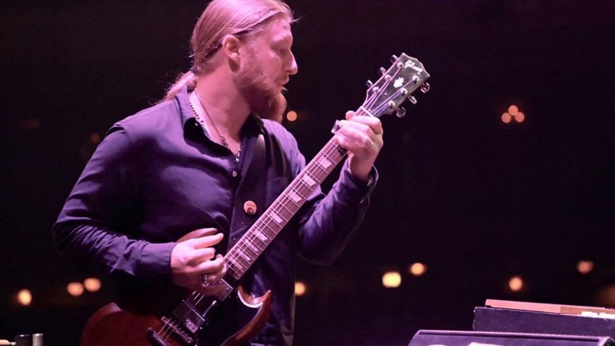 Tedeschi Trucks Band Debuts Allman Brothers Band's 'Dreams' At Chicago Theatre