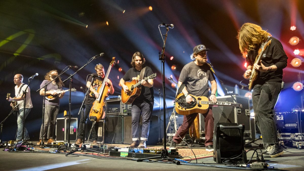 Billy Strings Teams With Greensky Bluegrass At Anthem Finale