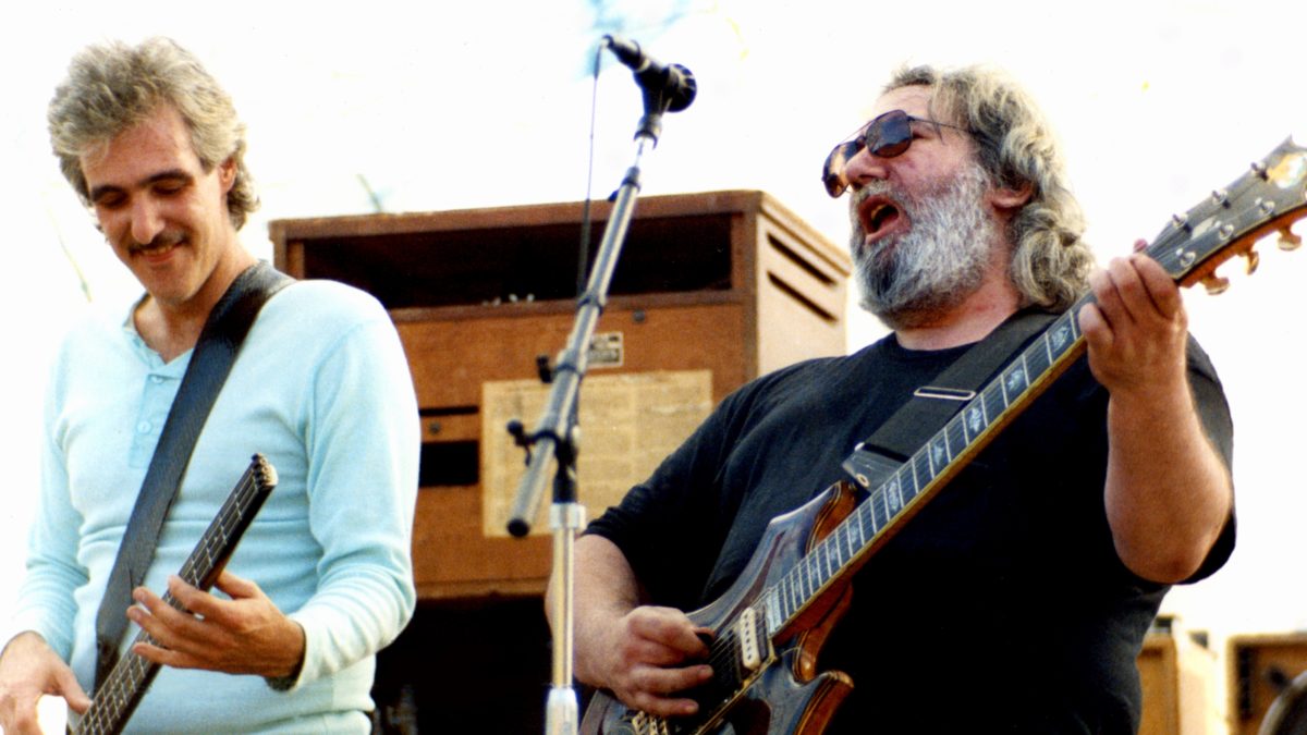 Jerry Garcia Band Performs 'Mission In The Rain' On The Eel River In 1989: Exclusive Premiere