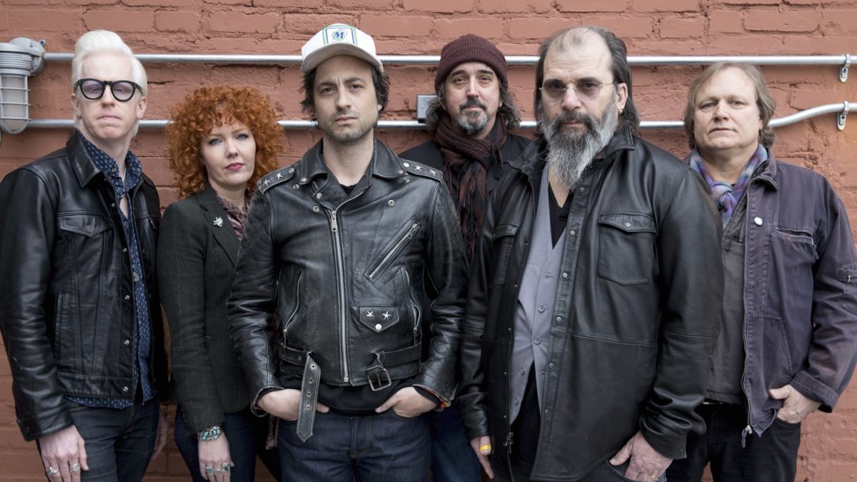 Steve Earle & The Dukes Cover Guy Clark’s ‘L.A.Freeway’