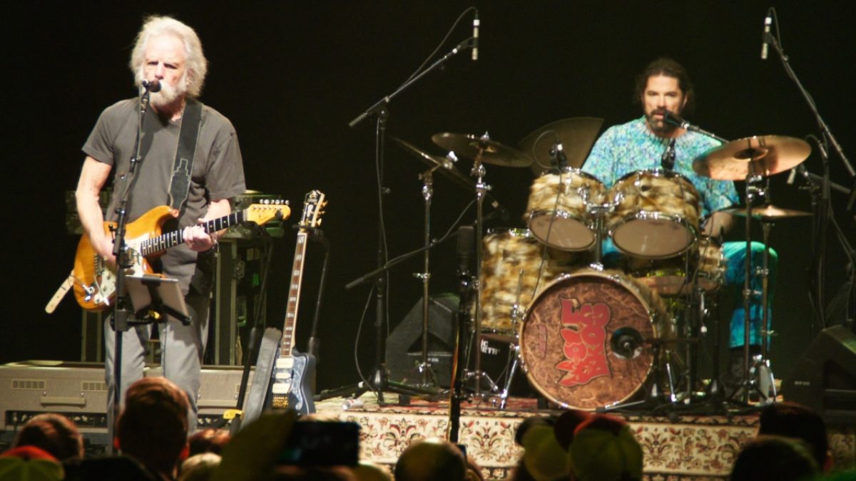 Bob Weir & Wolf Bros Cover ‘Blackbird’ In New Jersey