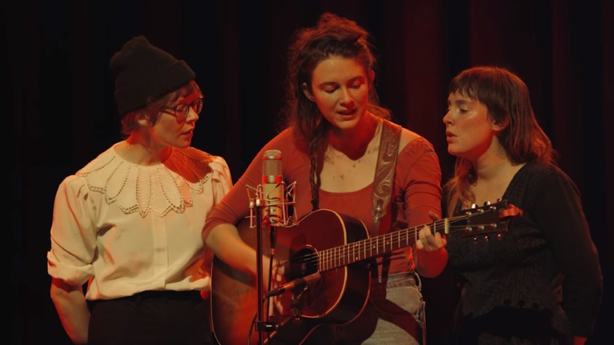 Mountain Man Performs ‘Window’ & ‘Moon’ In Saxapahaw: Pro-Shot Video