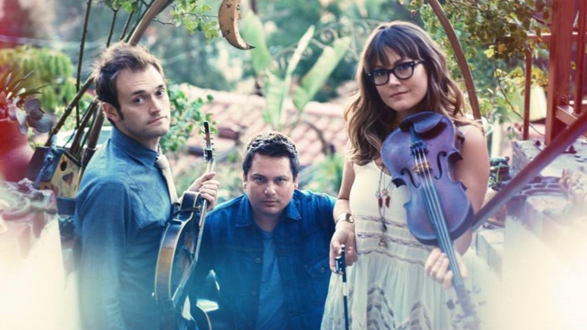 Nickel Creek Announces ‘Nickel Stream: A Livecreek Experience’ Livestream Concerts