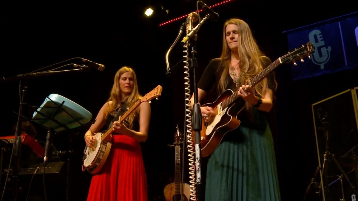 Shook Twins Perform Live On ‘eTown’: Pro-Shot Videos