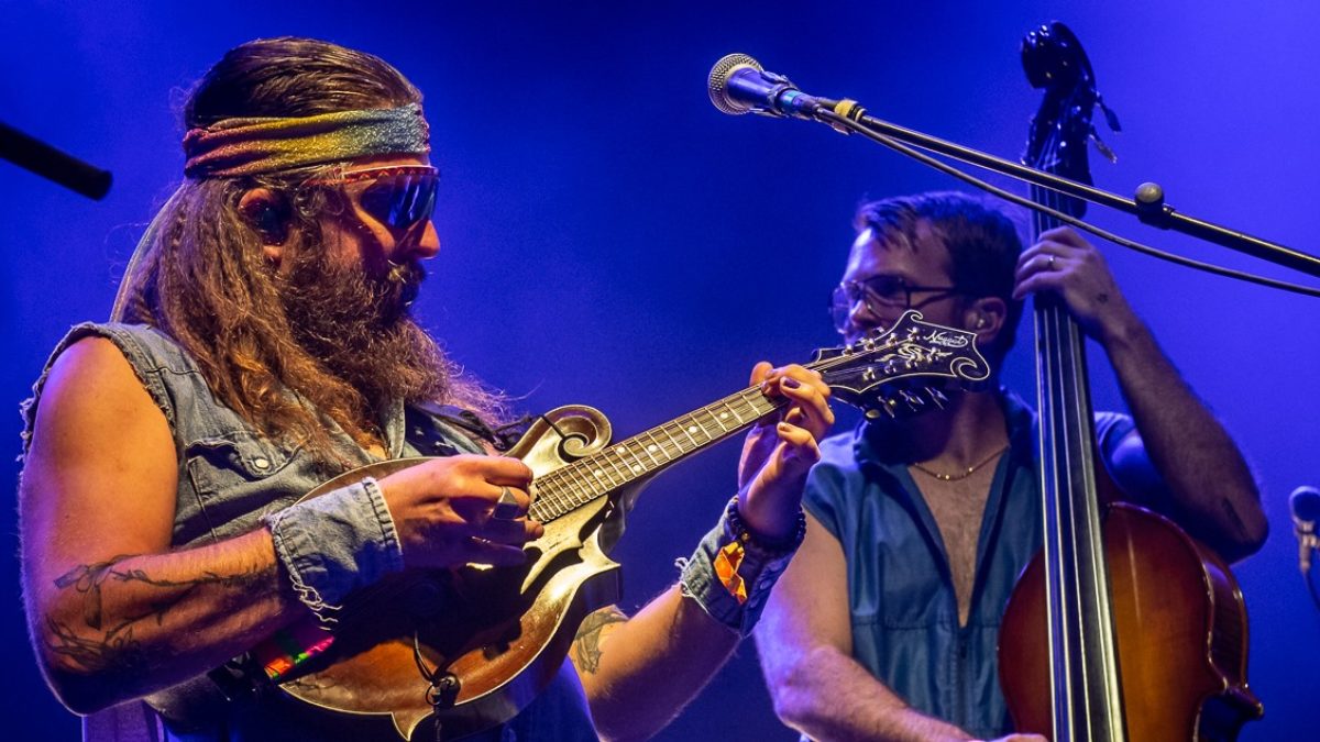 Greensky Bluegrass Performs 'Like Reflections' At Strings & Sol 2018