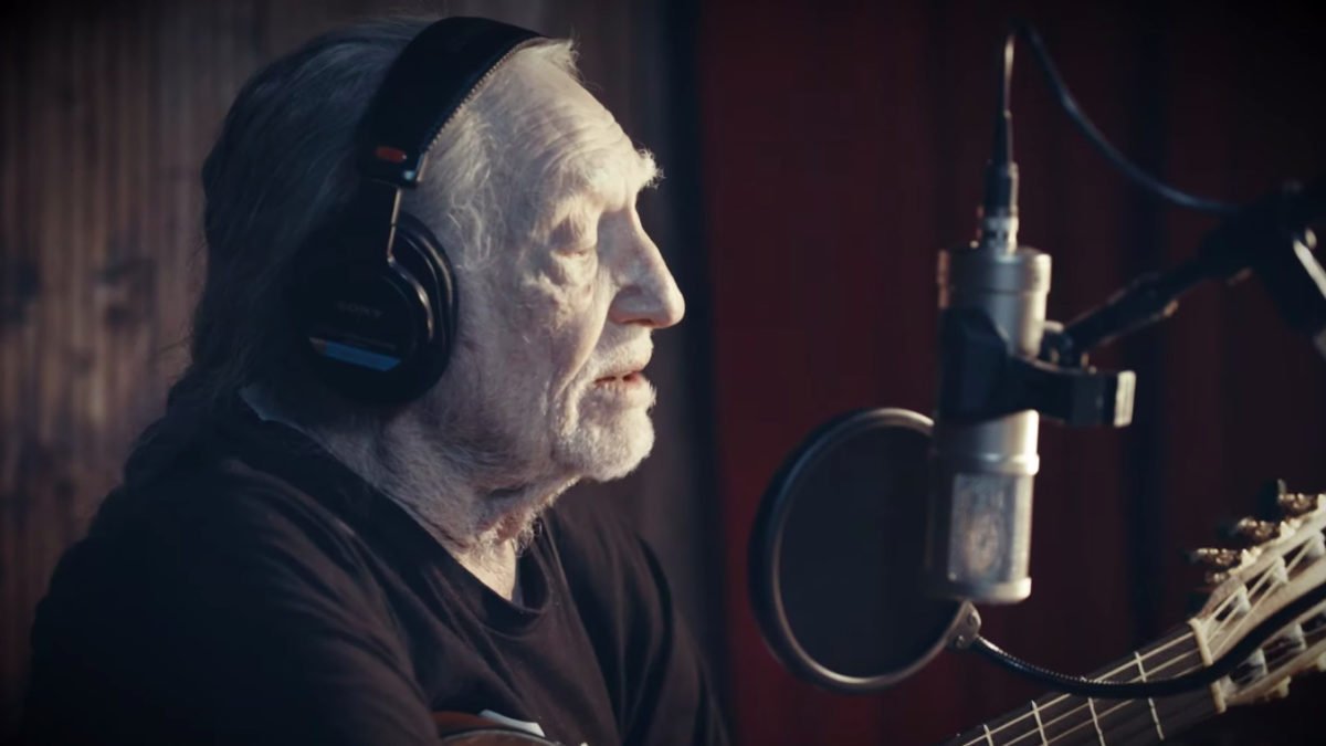 Willie Nelson Shares 'Seven Year Itch' Video