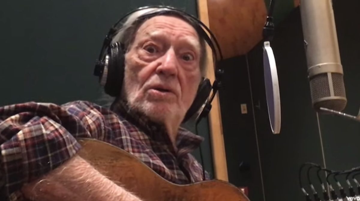 Willie Nelson Its Hard To Be Humble Video