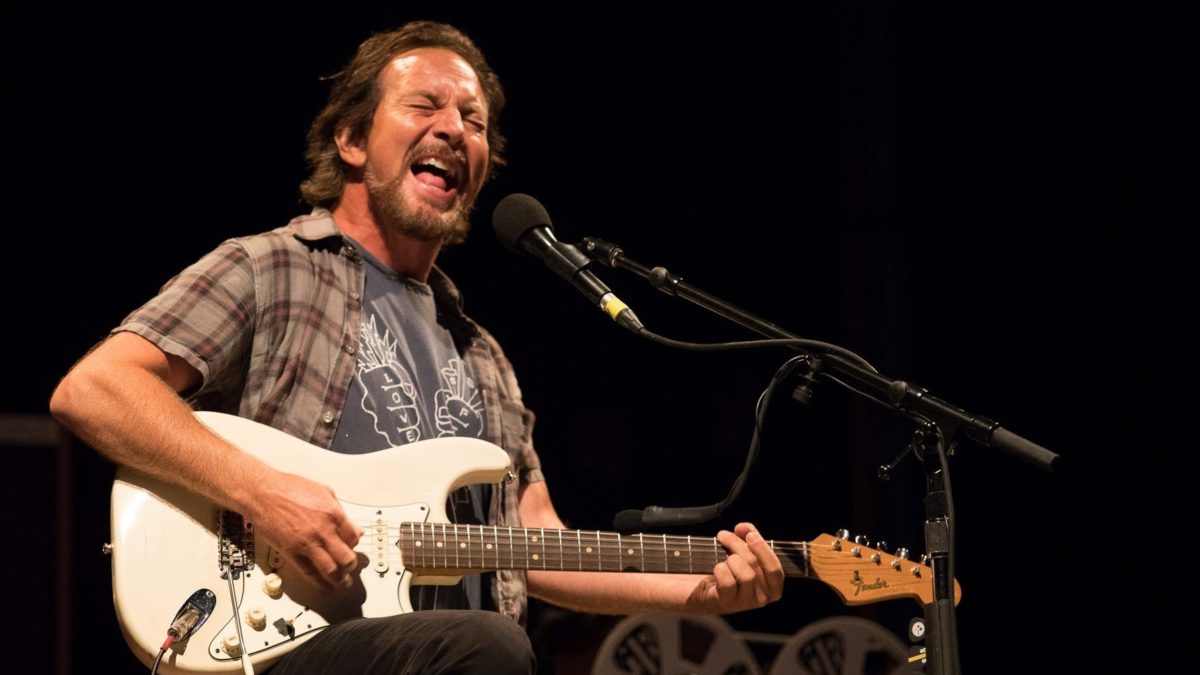 Eddie Vedder Debuts Chris Cornell Cover In Düsseldorf