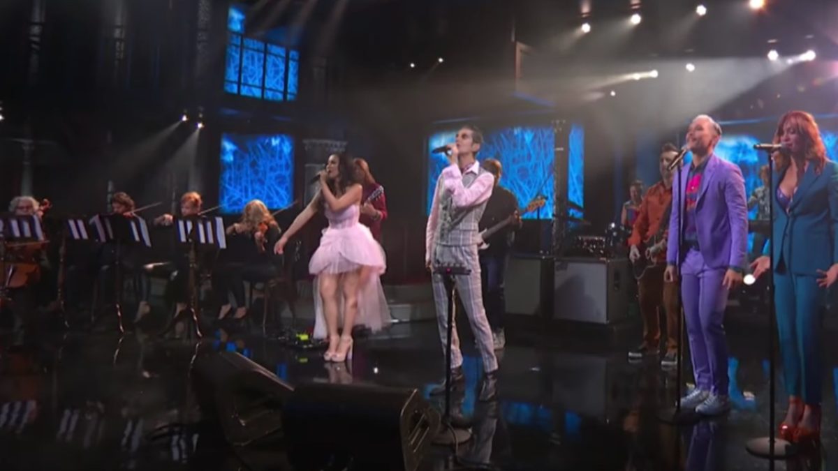 Perry Farrell Performs On ‘Colbert’