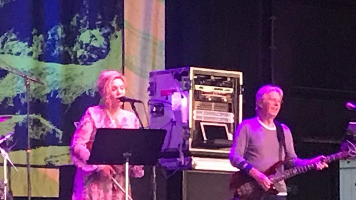 Alison Krauss Guests With Phil Lesh & Friends In St. Louis