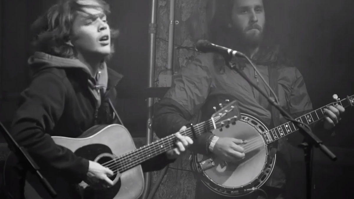 Billy Strings Shares ‘Taking Water’ Lyric Video