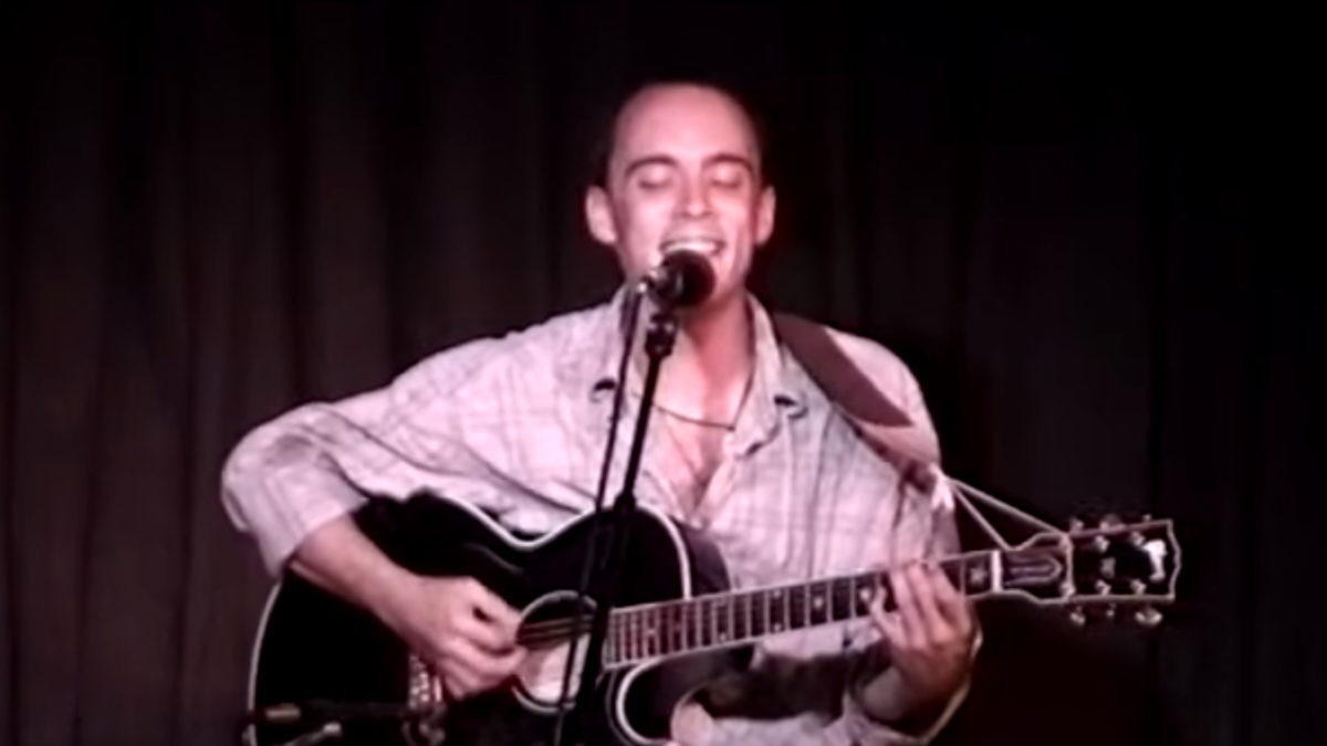 Dave Matthews & Tim Reynolds Perform ‘Dancing Nancies’ In 1994