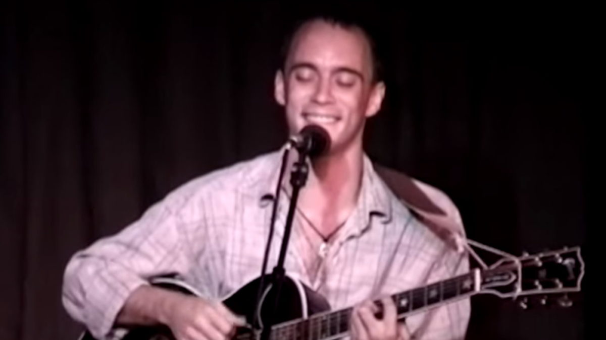 Dave Matthews & Tim Reynolds Perform ‘Pay For What You Get’ In 1994