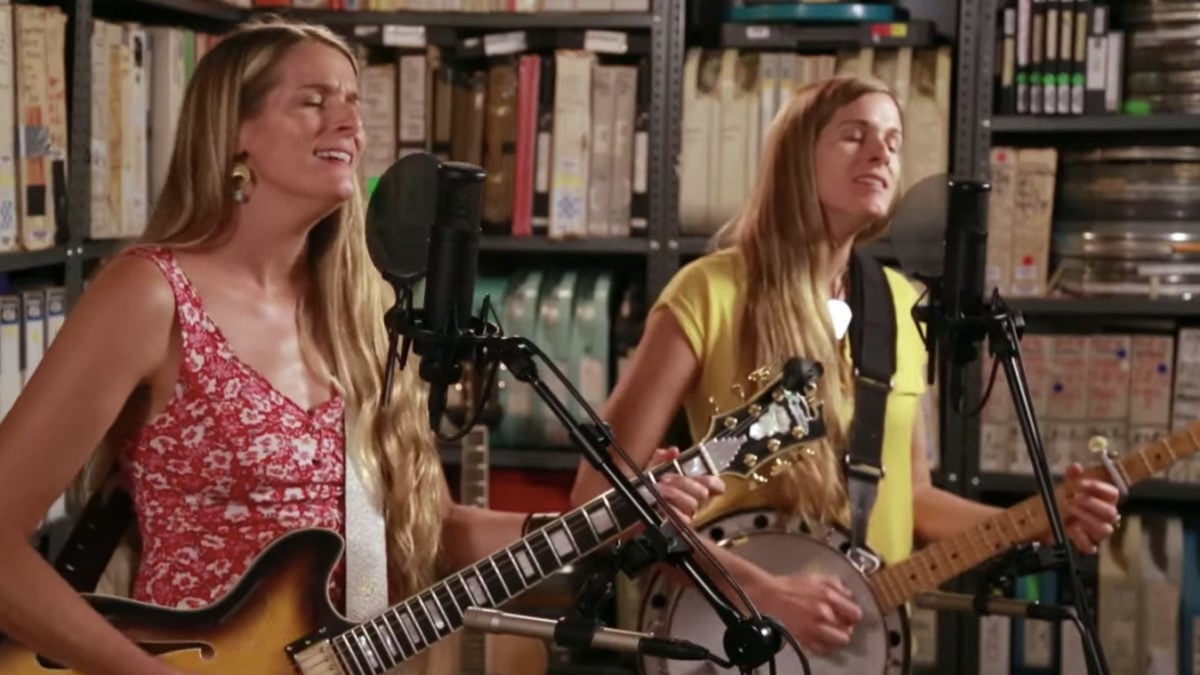 Shook Twins Perform For Paste