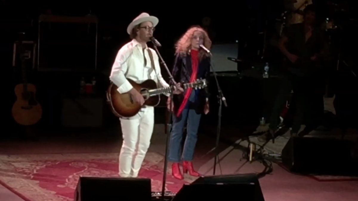Amos Lee Covers Grateful Dead & Performs With Patty Griffin At Red Rocks