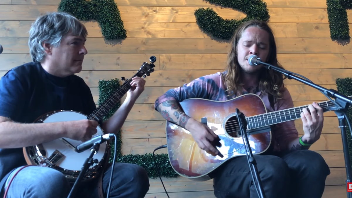 Bela Fleck & Billy Strings Perform Together In Nashville