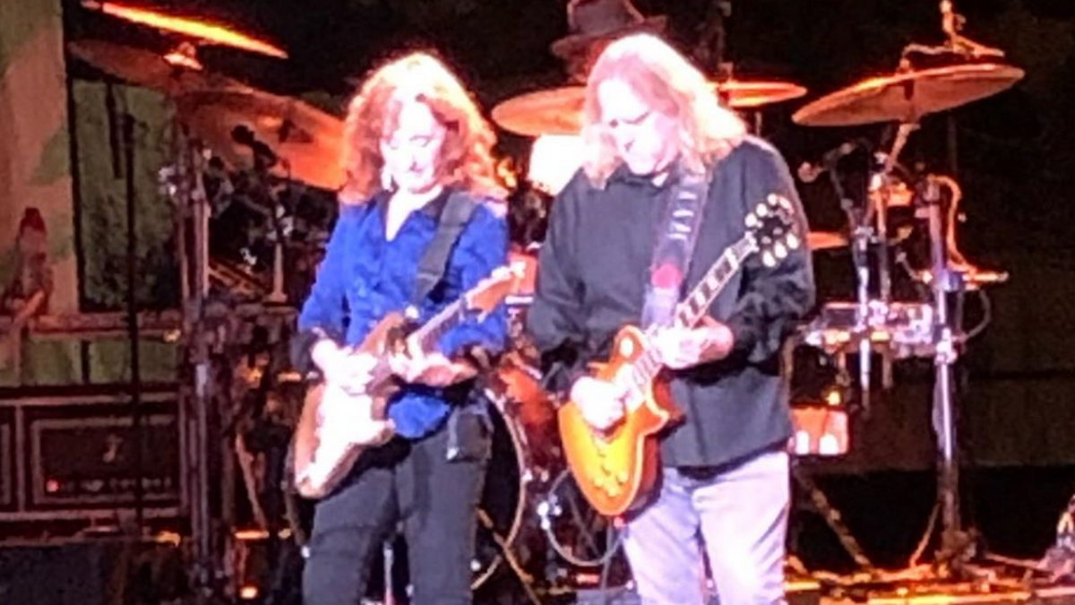 Warren Haynes & Alison Krauss Join Bonnie Raitt In Philadelphia
