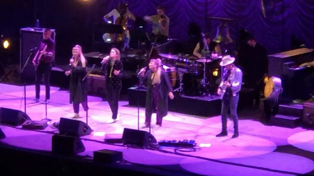 Brandi Carlile & Lucius Cover Heart At The Greek