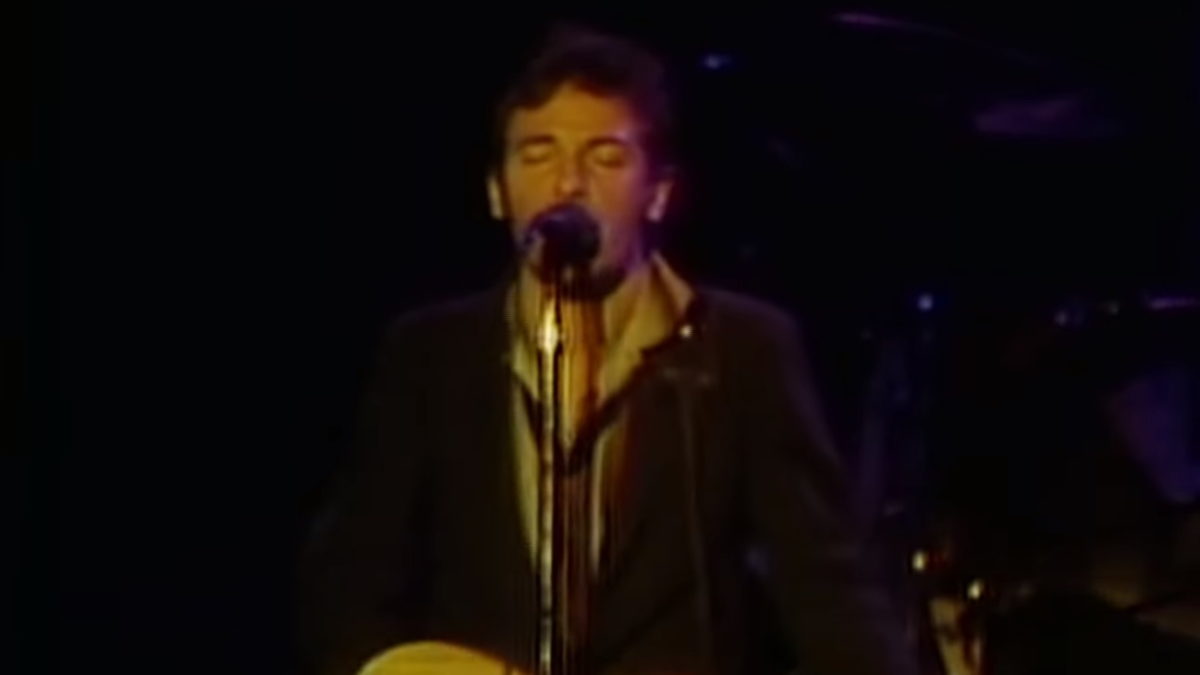Bruce Springsteen & The E Street Band Perform ‘Badlands’ In Houston 1978