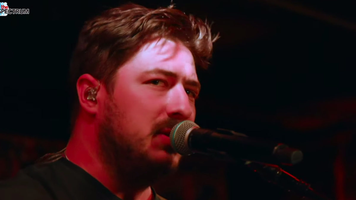 Mumford & Sons Perform 'Beloved' For SiriusXM