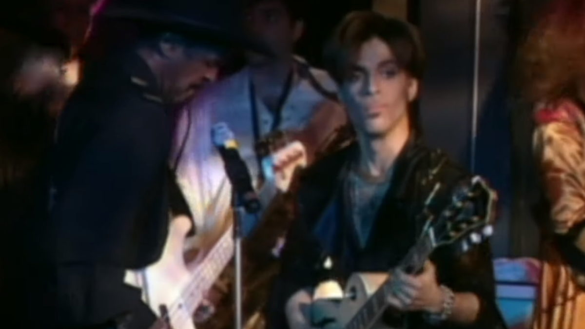 Prince Performs ‘Free’ With Larry Graham Live In London In 1998