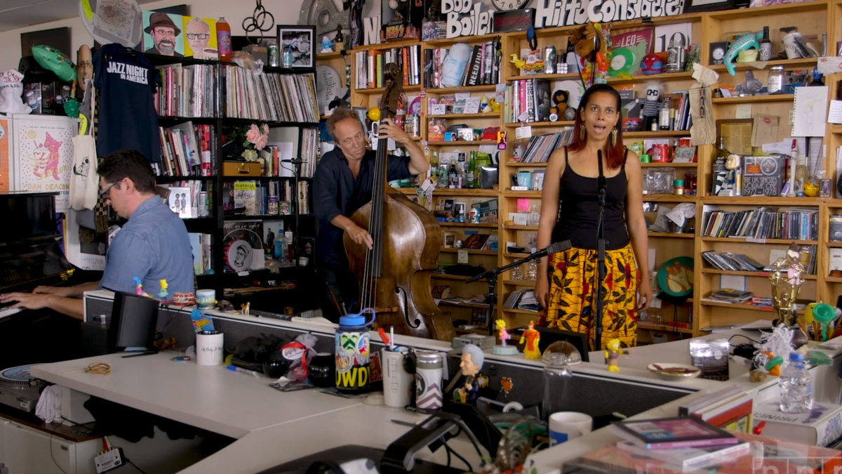 Rhiannon Giddens Performs ‘Tiny Desk Concert’