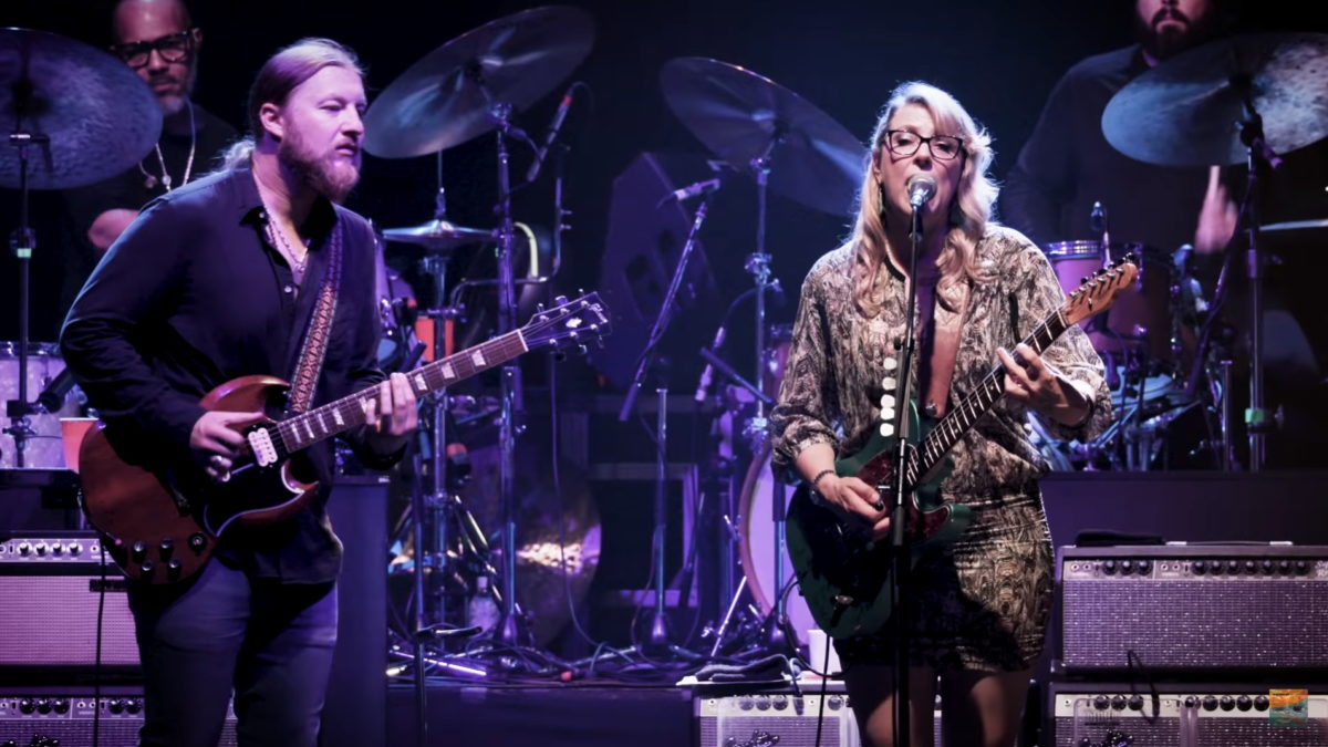 Tedeschi Trucks Band Perform 'High & Mighty' Live In Tokyo