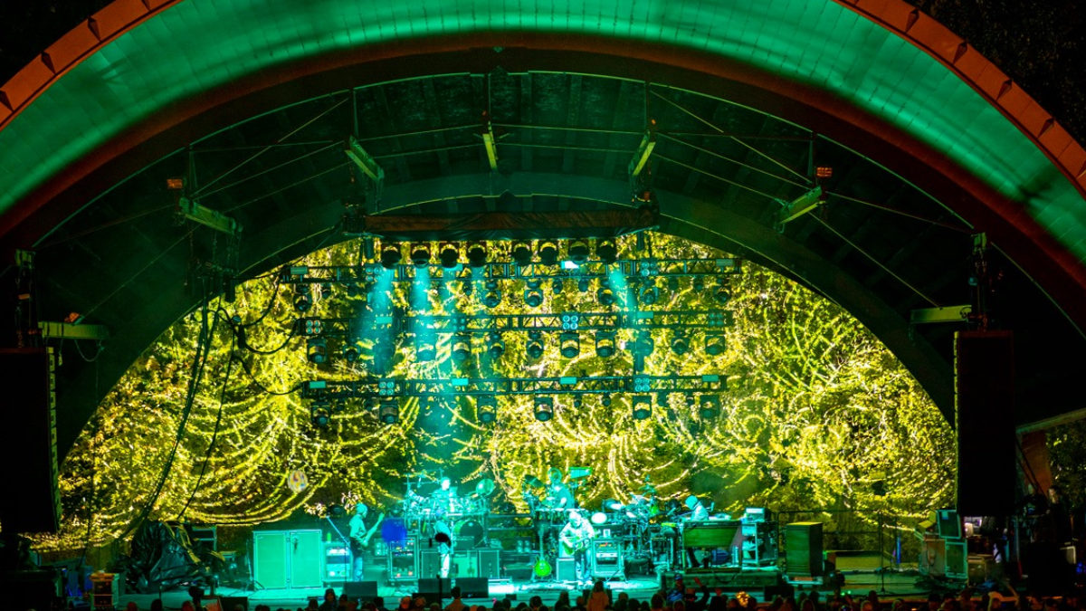 The String Cheese Incident Busts Out Grateful Dead Cover In Oregon