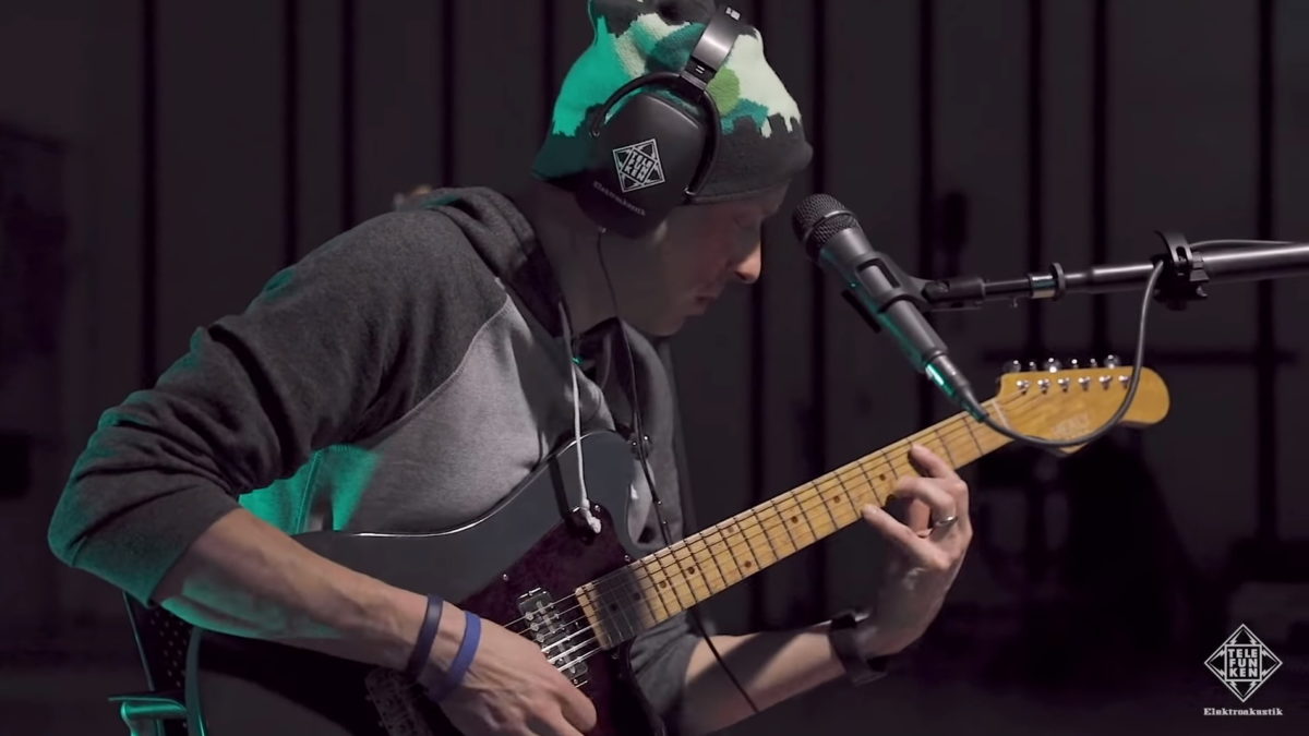 Umphrey’s McGee Performs ‘Crucial Taunt’ At TELEFUNKEN Lab