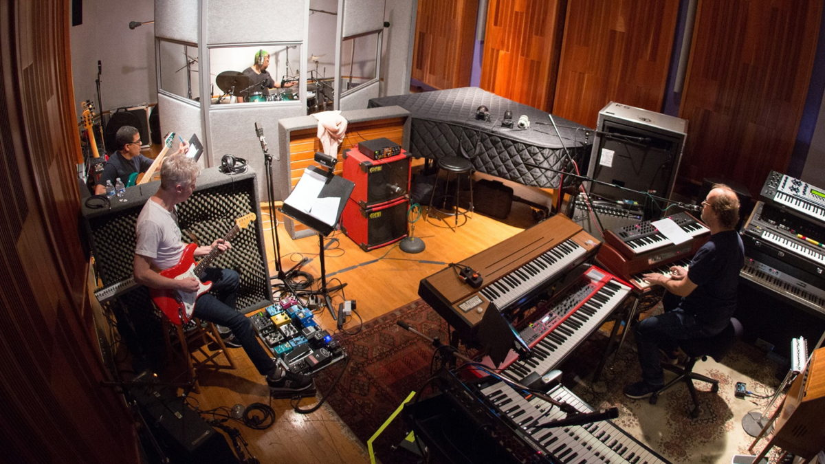 Vida Blue Previews ‘Weepa’ From ‘Crossing Lines’ Album
