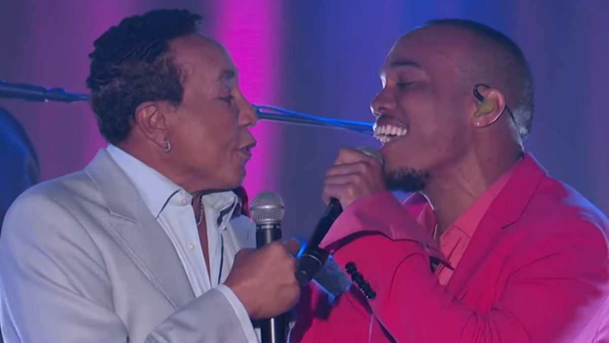 Anderson .Paak & Smokey Robinson Perform On ‘Kimmel’