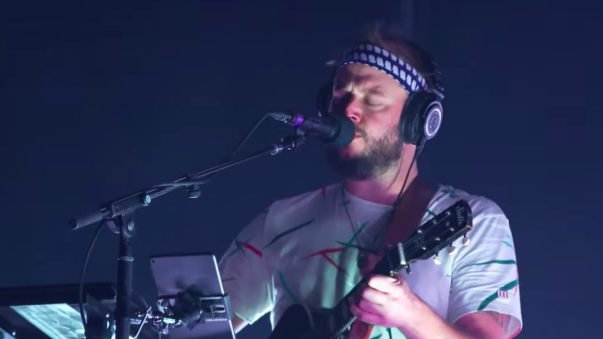 Bon Iver Performs For 'CBS This Morning'