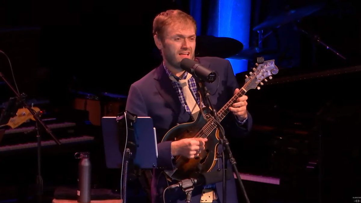 Chris Thile Covers Bela Fleck & The Flecktones On ‘Live From Here’