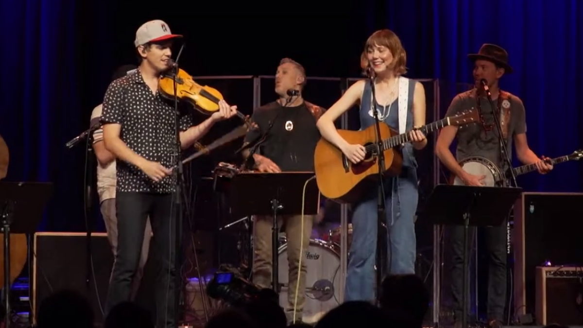 The Infamous Stringdusters & Molly Tuttle Appear On ‘eTown’