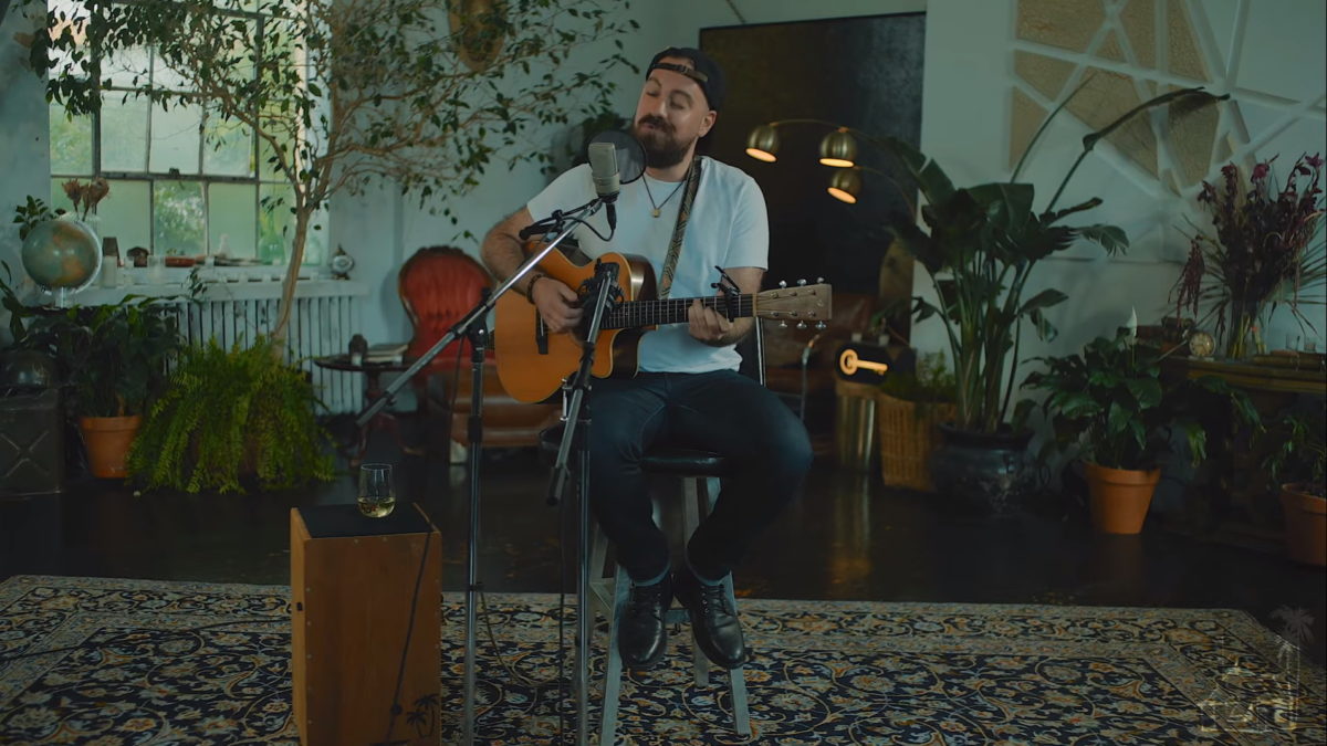 Lyle Divinsky Performs ‘Risk It All’ For ‘Sugarshack Sessions’