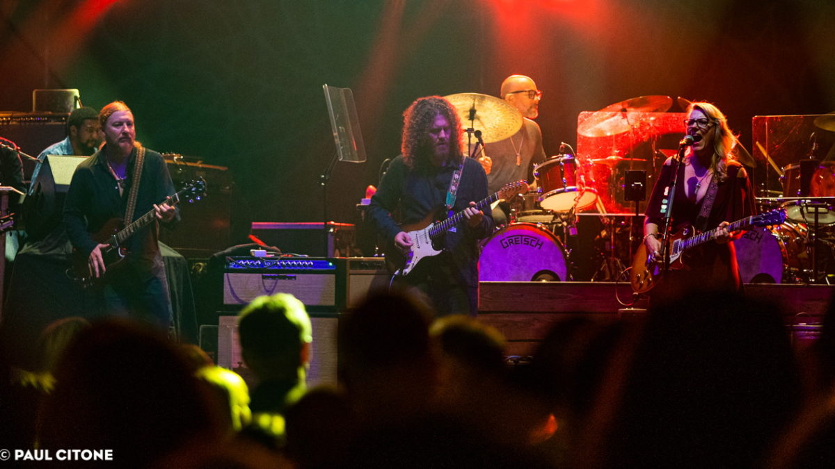 Tedeschi Trucks Band Welcomes DeShawn Alexander & Adam Minkoff At Beacon Theatre