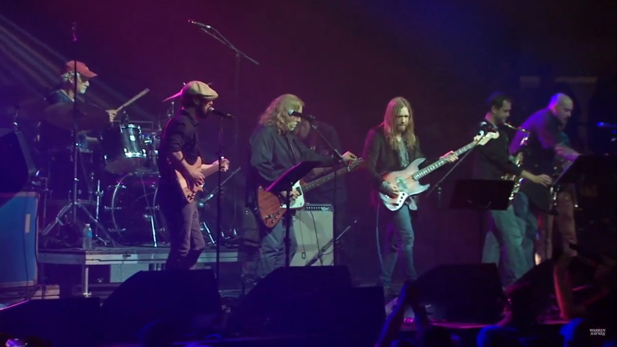 Billy & The Kids And Warren Haynes Cover The Band At 2014 Christmas Jam: Pro-Shot Video