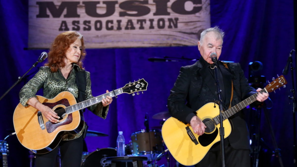 Bonnie Raitt & John Prine Perform ‘Angel From Montgomery’ On ‘Austin City Limits’