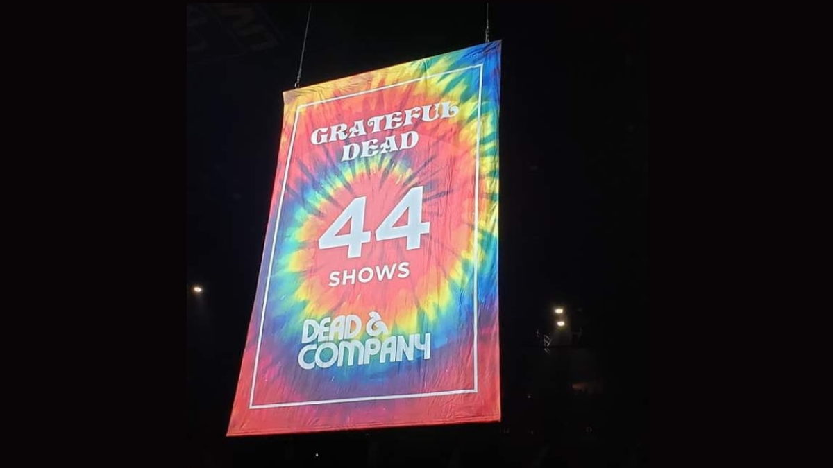 Nassau Coliseum Honors Dead & Company And Grateful Dead With Banner