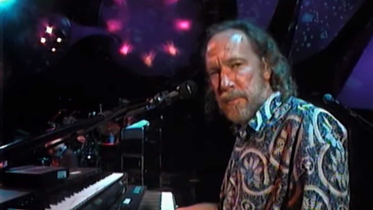 Grateful Dead Performs ‘Way To Go Home’ In 1993