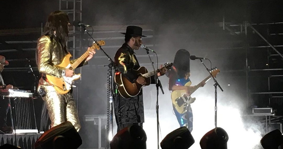 Khruangbin Leon Bridges
