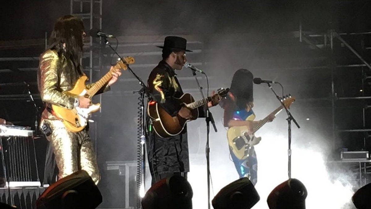 Leon Bridges Joins Khruangbin In Houston
