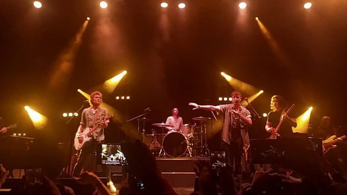 The Raconteurs Cover The Strokes With Julian Casablancas In Mexico City