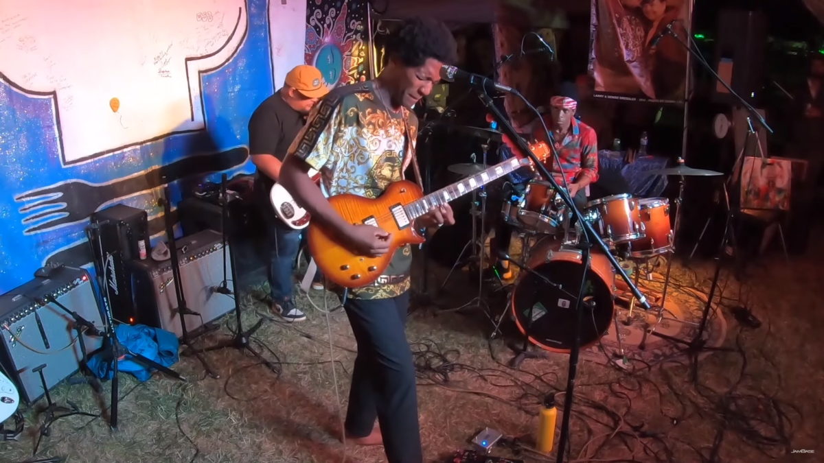 Ron Artis II & The Truth Perform ‘Walk That Walk’ At Bitchin’ Kitchen’