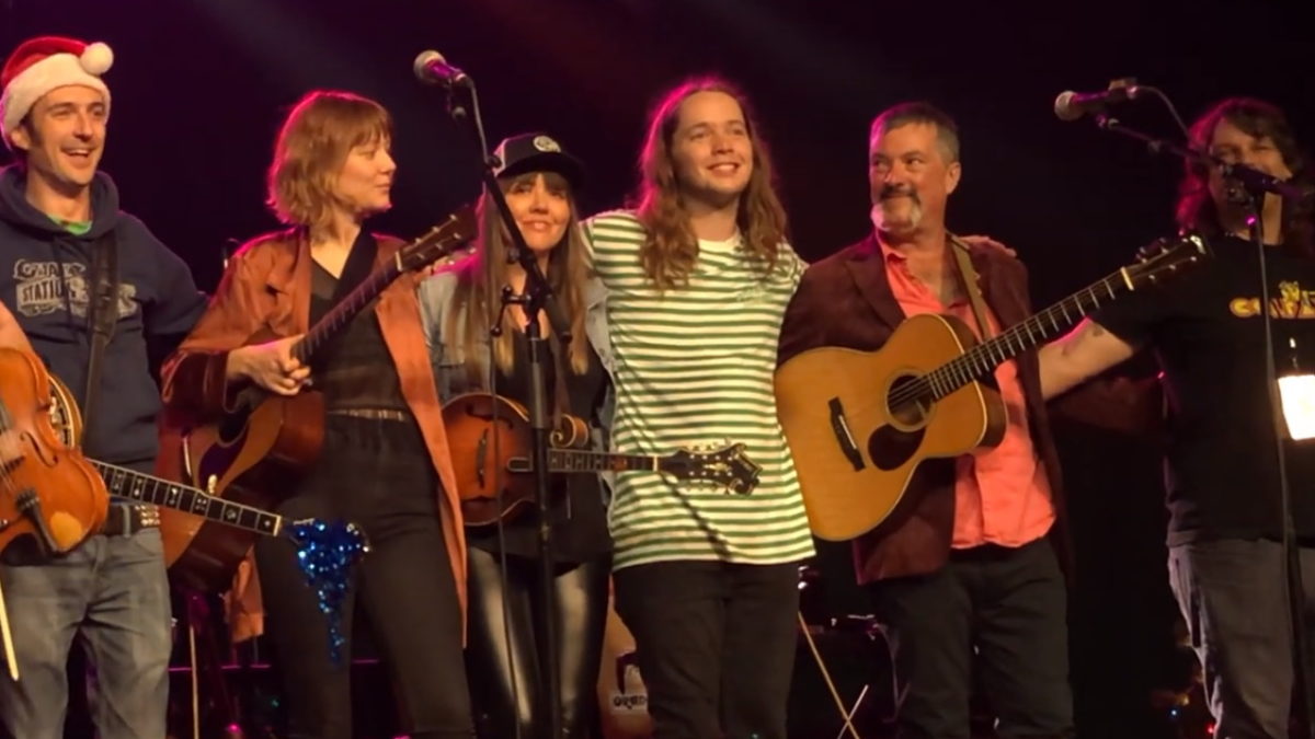 Bela Fleck, Larry Keel, Molly Tuttle & More Join Billy Strings In Nashville