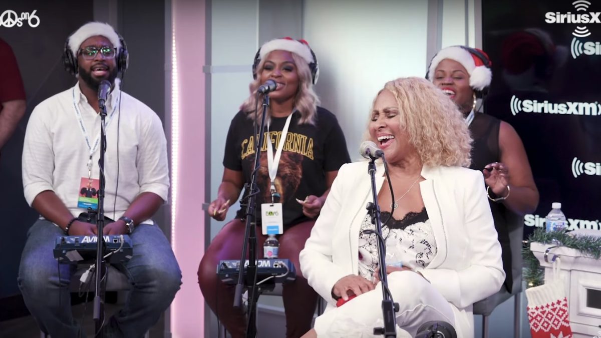 Darlene Love Performs 'Christmas (Baby Please Come Home)' Live At SiriusXM