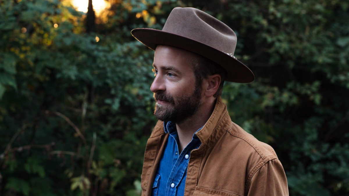 Dave Simonett Appears On ‘Wheels Off With Rhett Miller’ Podcast