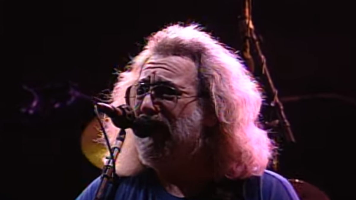 Grateful Dead Performs ‘Help On The Way/Slipknot!/Franklin’s Tower’ In 1991